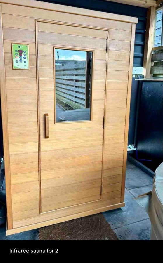Tiny House With Sauna & Jacuzzi Near Amsterdam Vijfhuizen Экстерьер фото