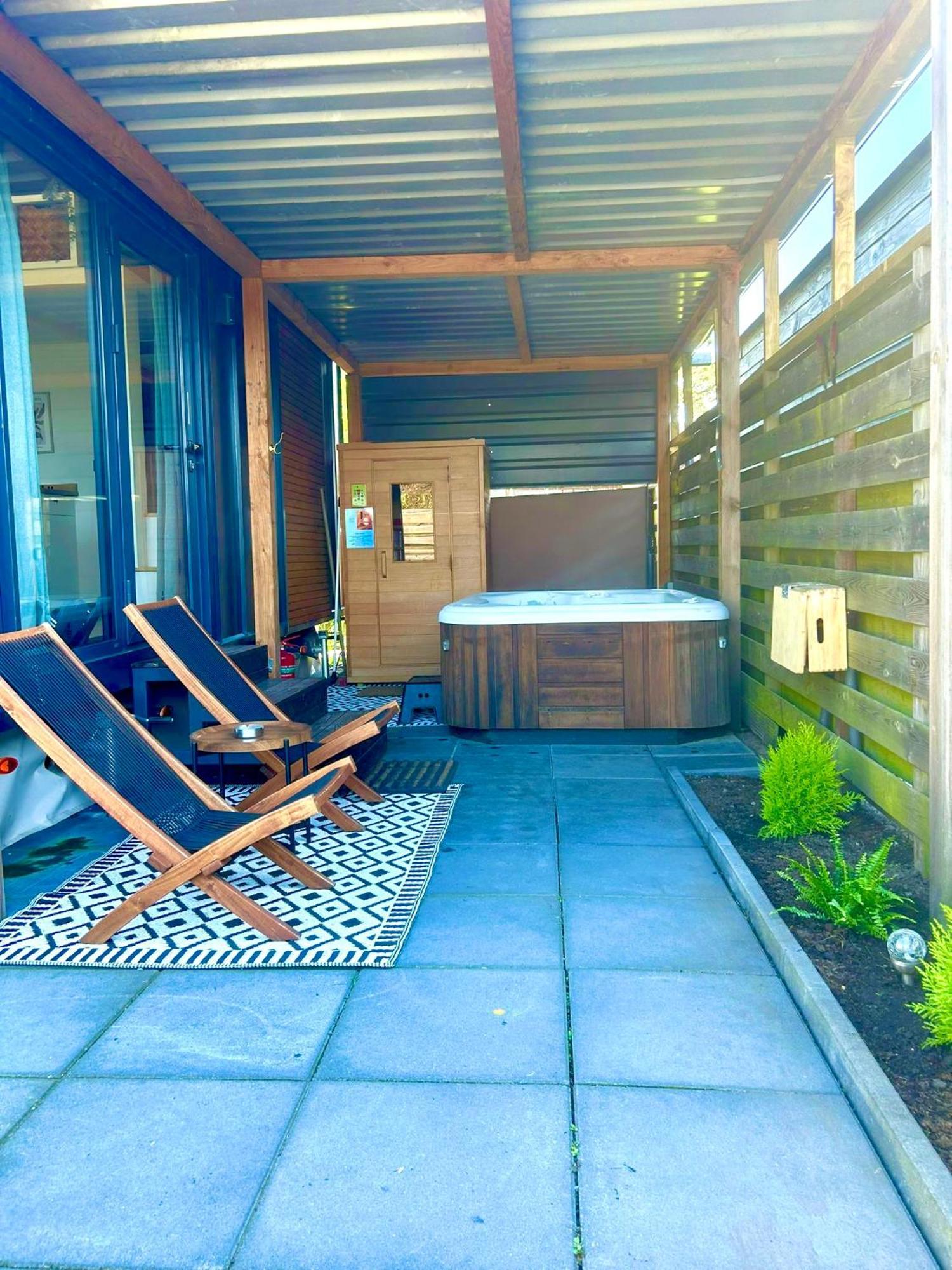 Tiny House With Sauna & Jacuzzi Near Amsterdam Vijfhuizen Экстерьер фото