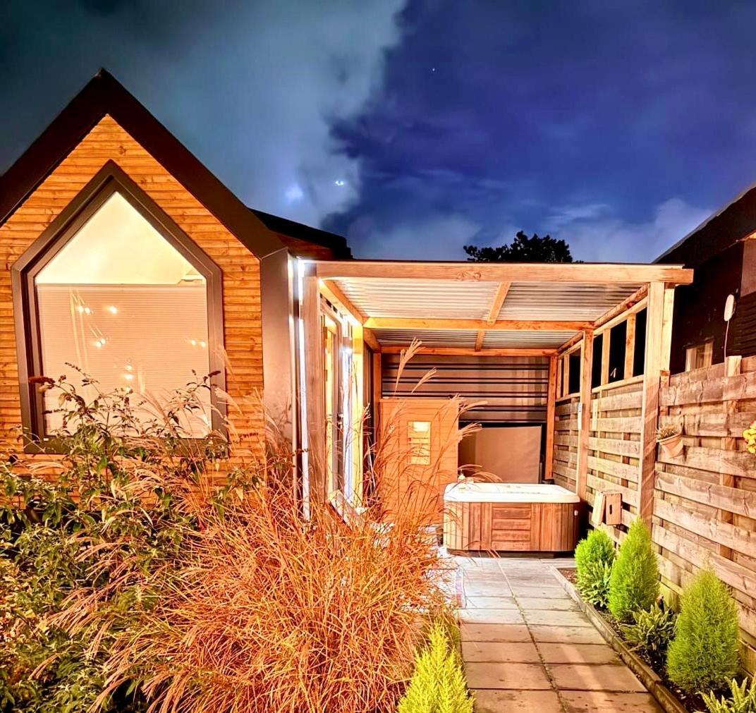 Tiny House With Sauna & Jacuzzi Near Amsterdam Vijfhuizen Экстерьер фото