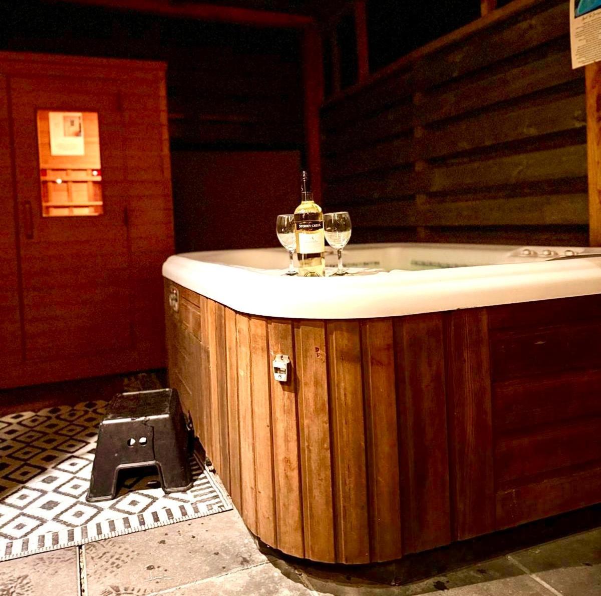 Tiny House With Sauna & Jacuzzi Near Amsterdam Vijfhuizen Экстерьер фото