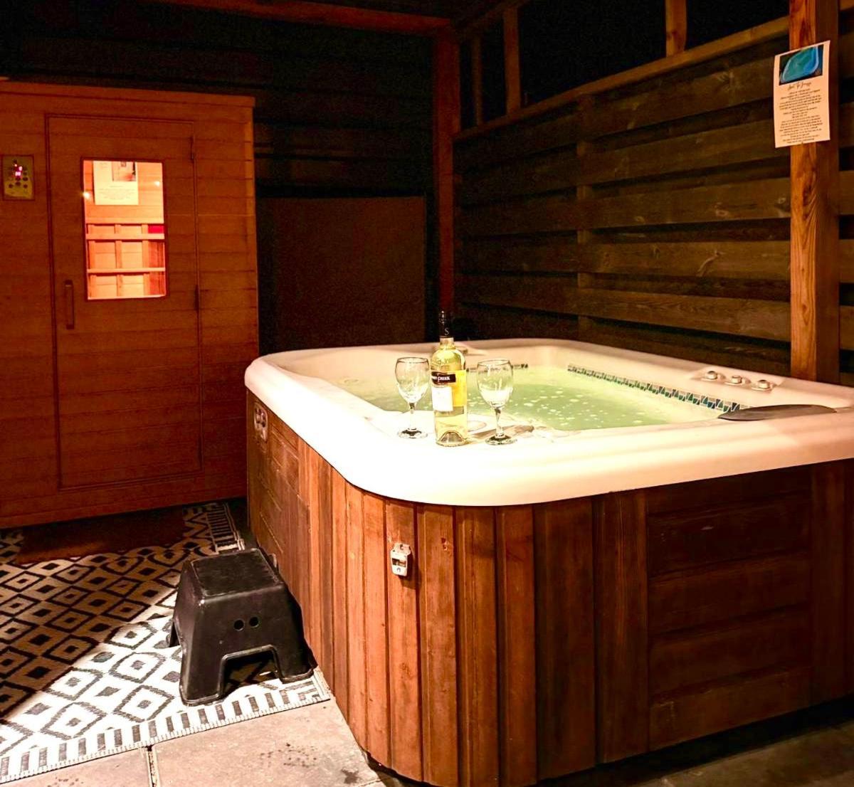 Tiny House With Sauna & Jacuzzi Near Amsterdam Vijfhuizen Экстерьер фото