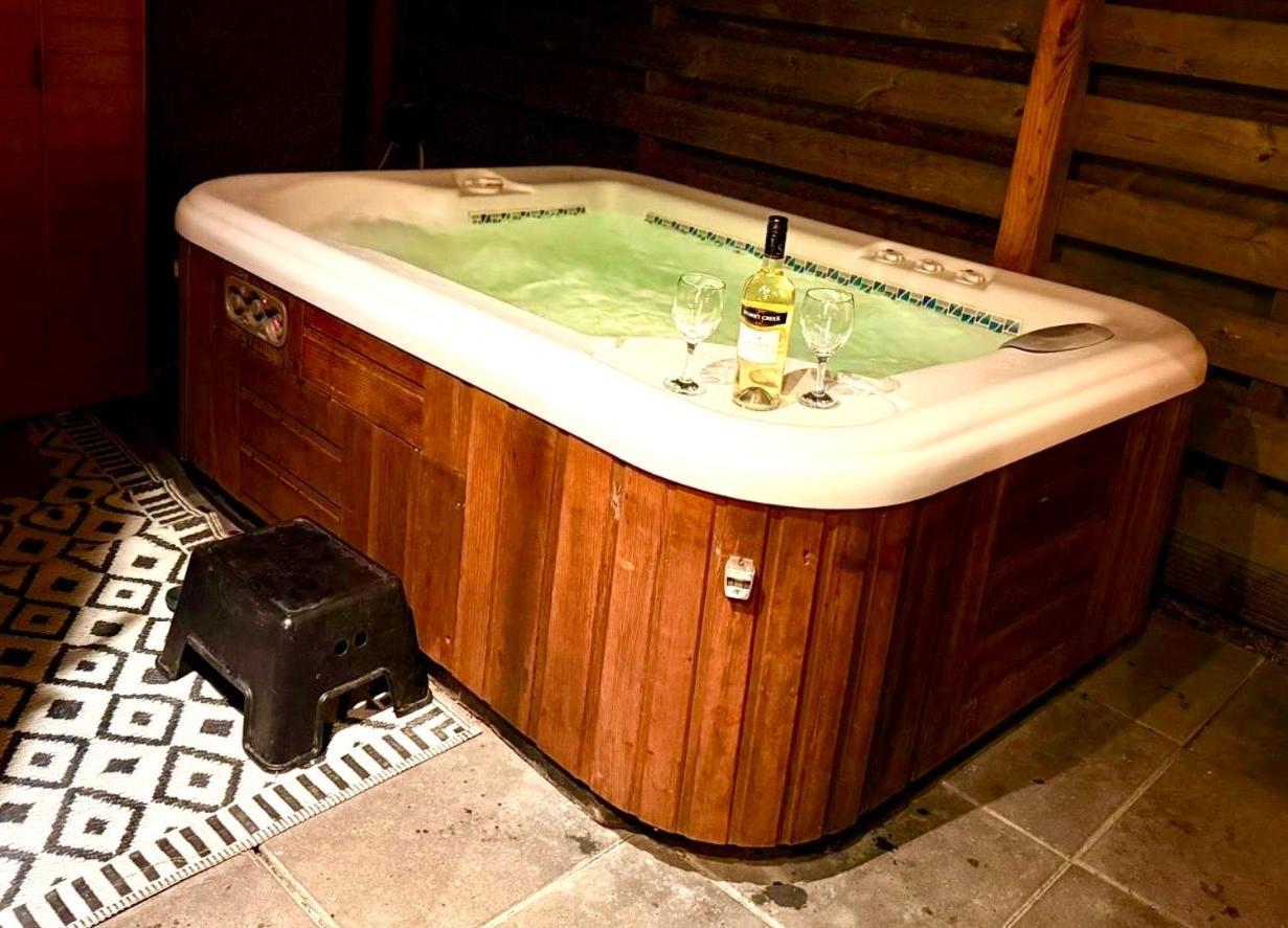 Tiny House With Sauna & Jacuzzi Near Amsterdam Vijfhuizen Экстерьер фото