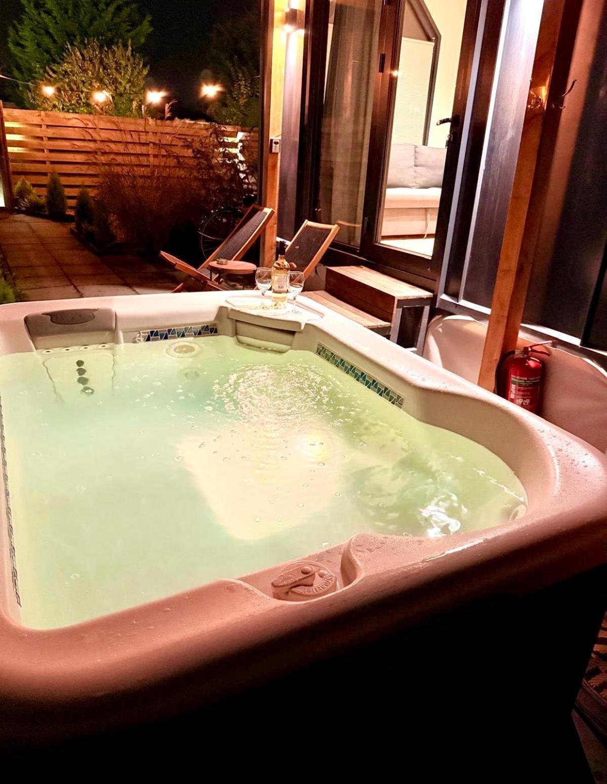 Tiny House With Sauna & Jacuzzi Near Amsterdam Vijfhuizen Экстерьер фото