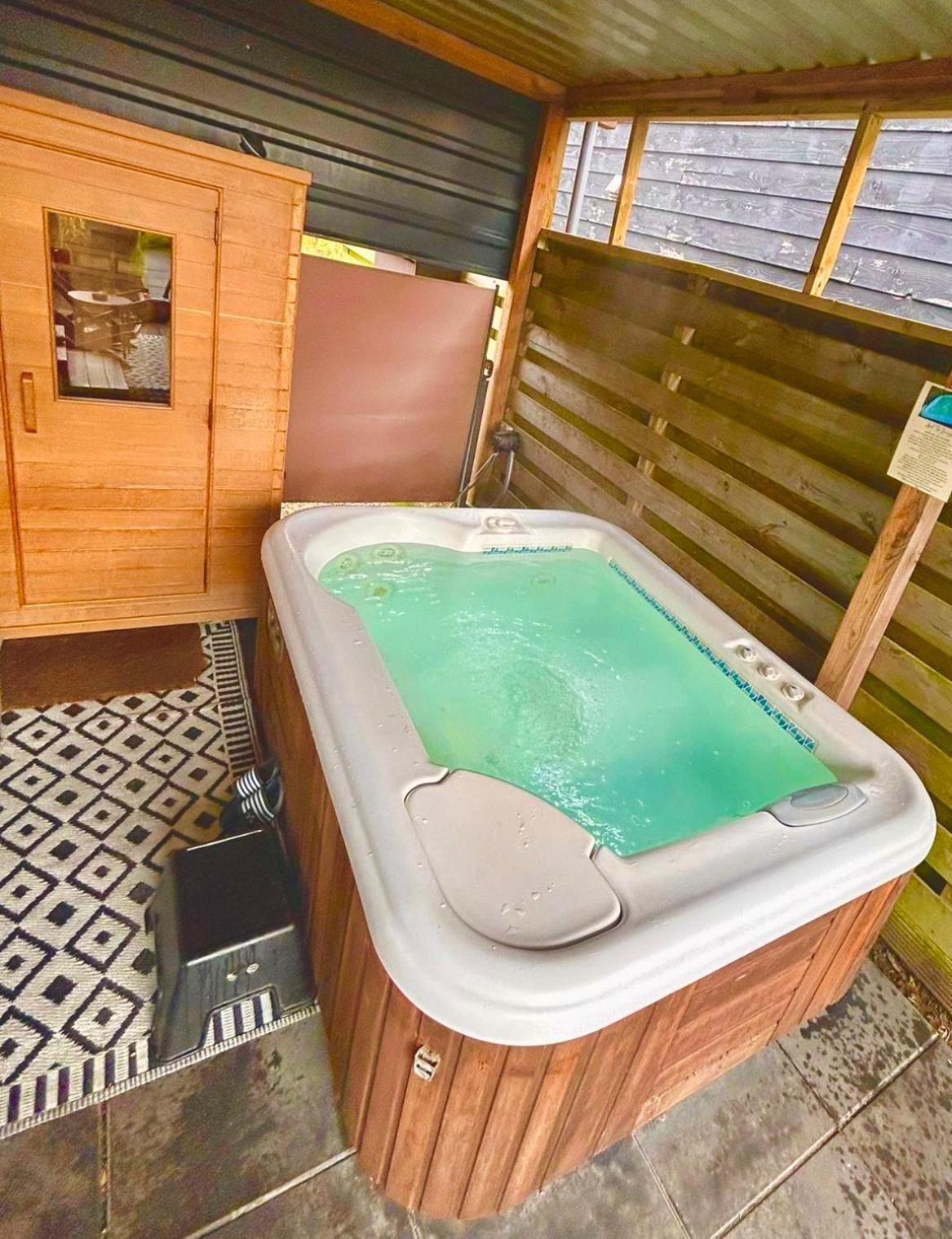 Tiny House With Sauna & Jacuzzi Near Amsterdam Vijfhuizen Экстерьер фото